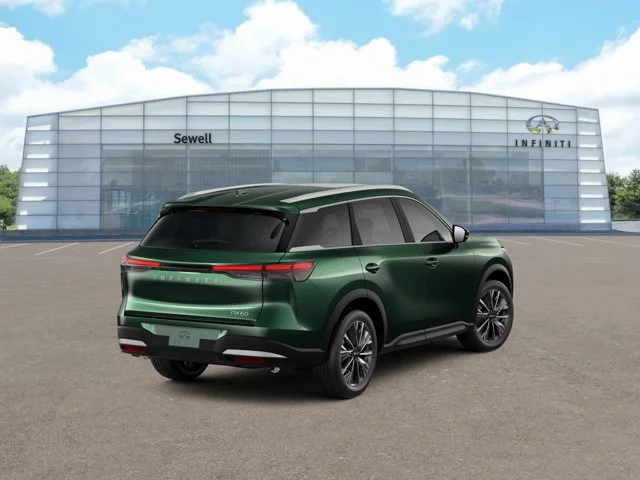 New 2027 DEEP EMERALD INFINITI Luxe FWD image 5