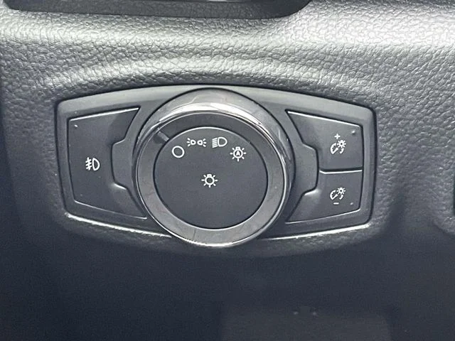 Used 2019 White Platinum Clearcoat Ford Lariat image 19