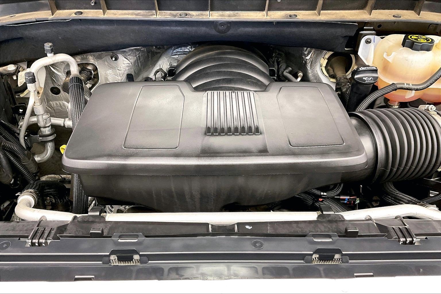 Used 2021 Summit White GMC Elevation image 9