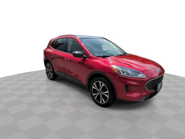 Used 2021 Red Ford SE image 2