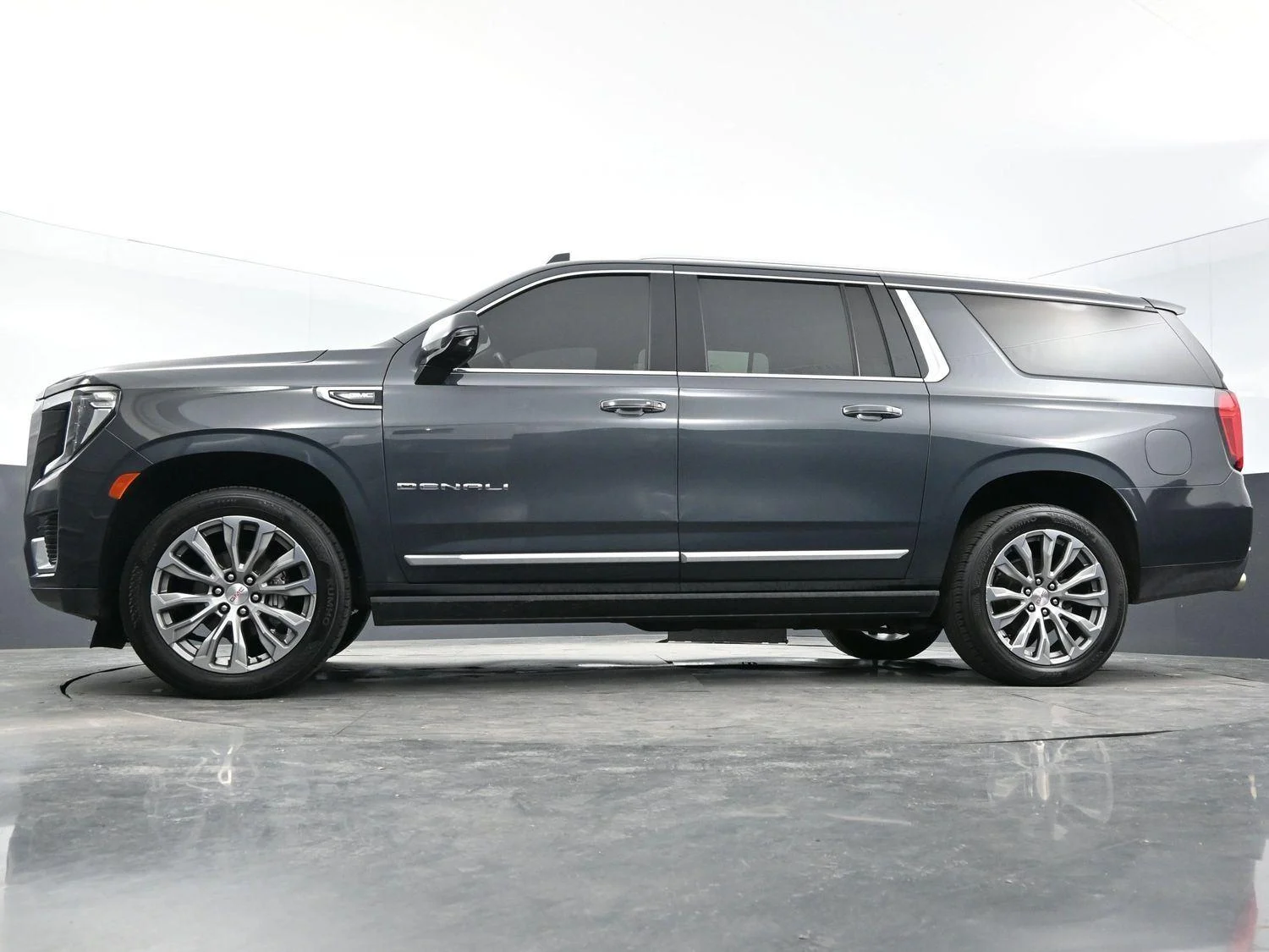Used 2021 Hunter Metallic GMC Denali image 51
