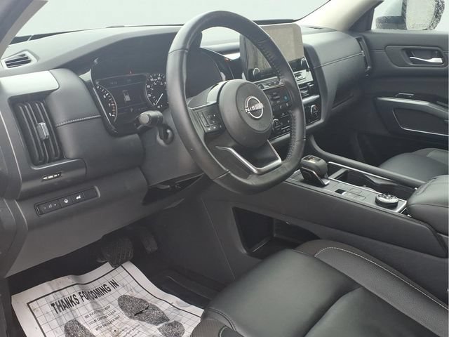 Used 2025  Nissan SL image 6