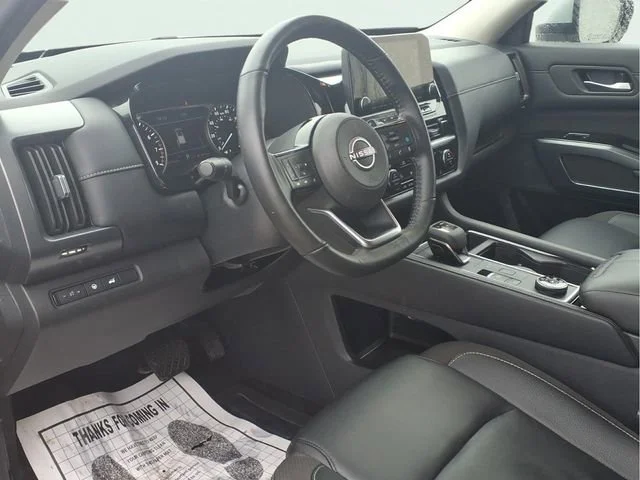Used 2025  Nissan SL image 6