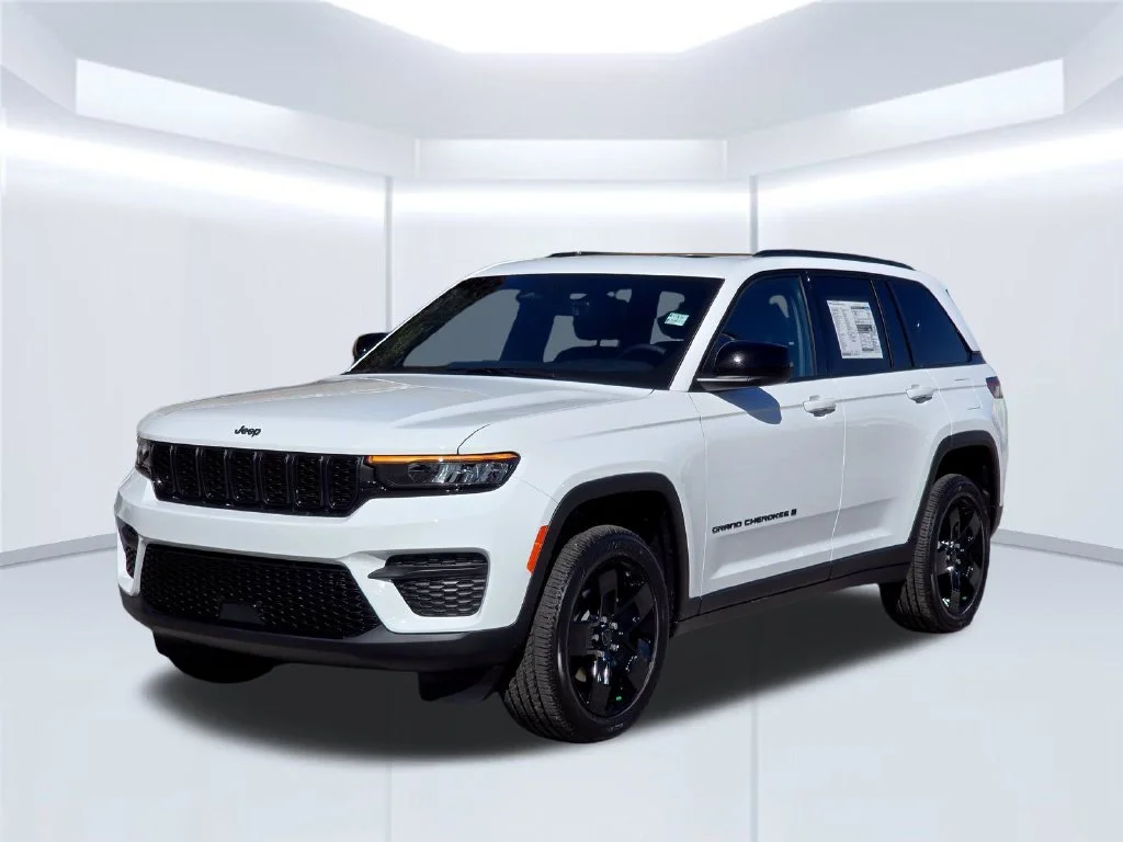 New 2027 White/off-white Jeep Laredo X image 2