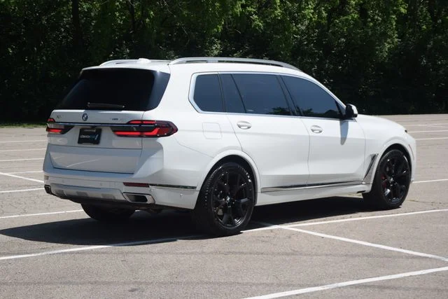 Used 2023 White BMW xDrive40i image 28