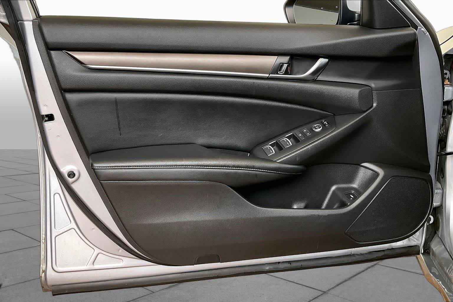 Used 2021 Lunar Silver Metallic Honda LX image 19