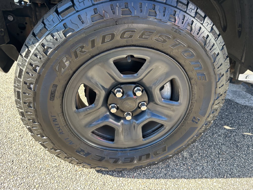 Used 2018 White Jeep Unlimited Sport image 10