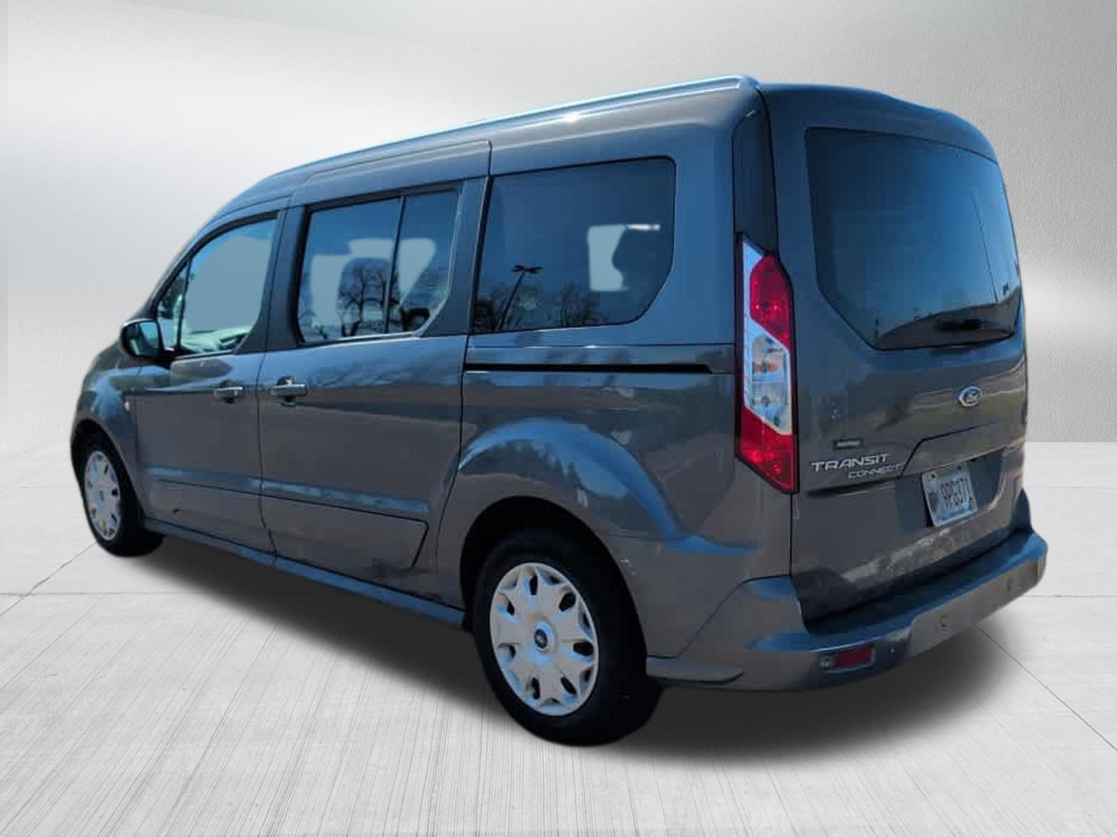 Used 2015 Magnetic Metallic Ford XLT image 3