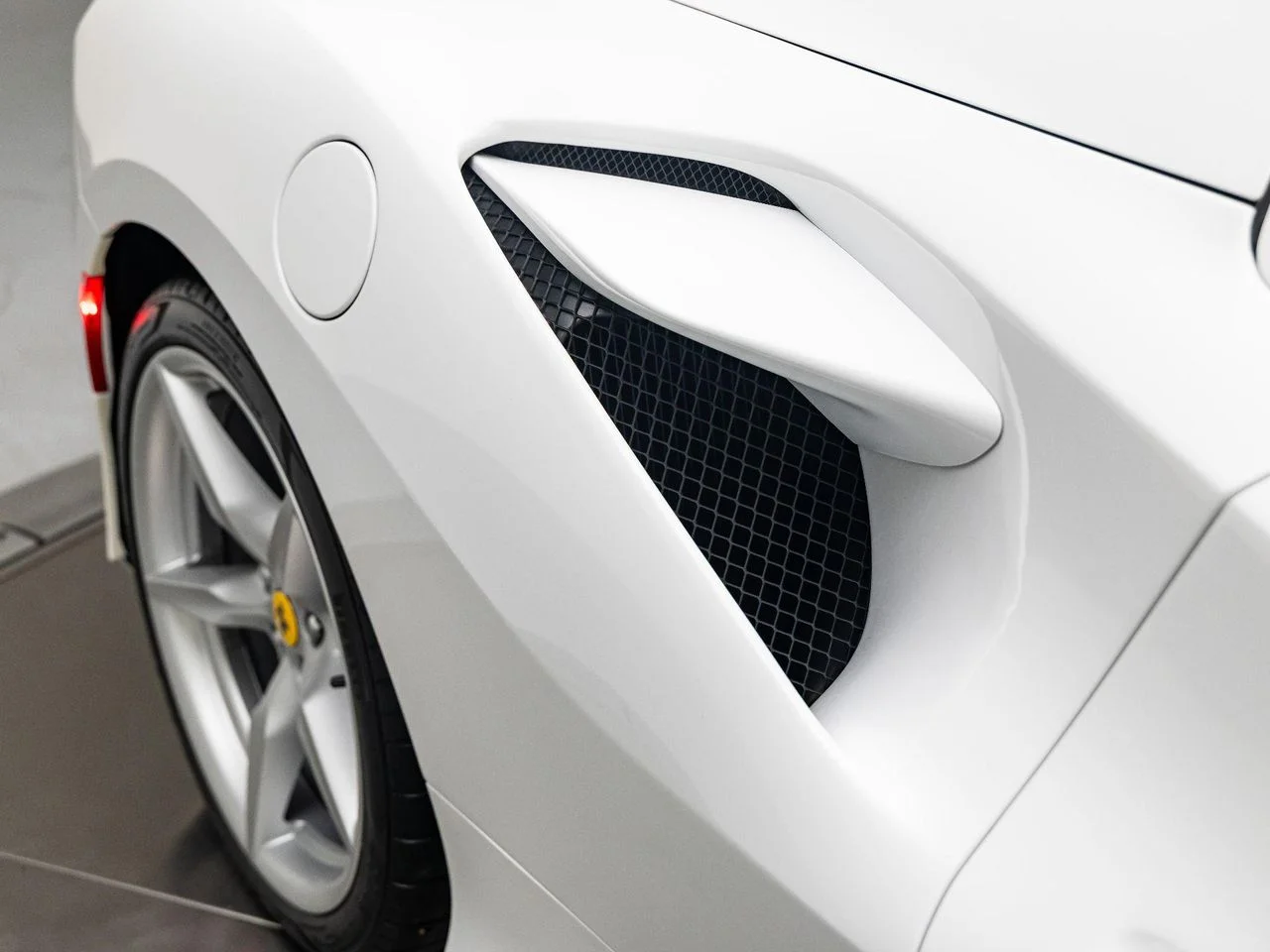 Used 2022 Bianco Cervino - Extra Campionario Ferrari Spider image 25