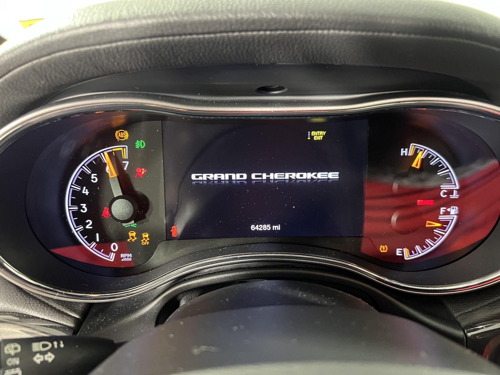 Used 2019 Ivory 3-Coat Jeep Overland image 22