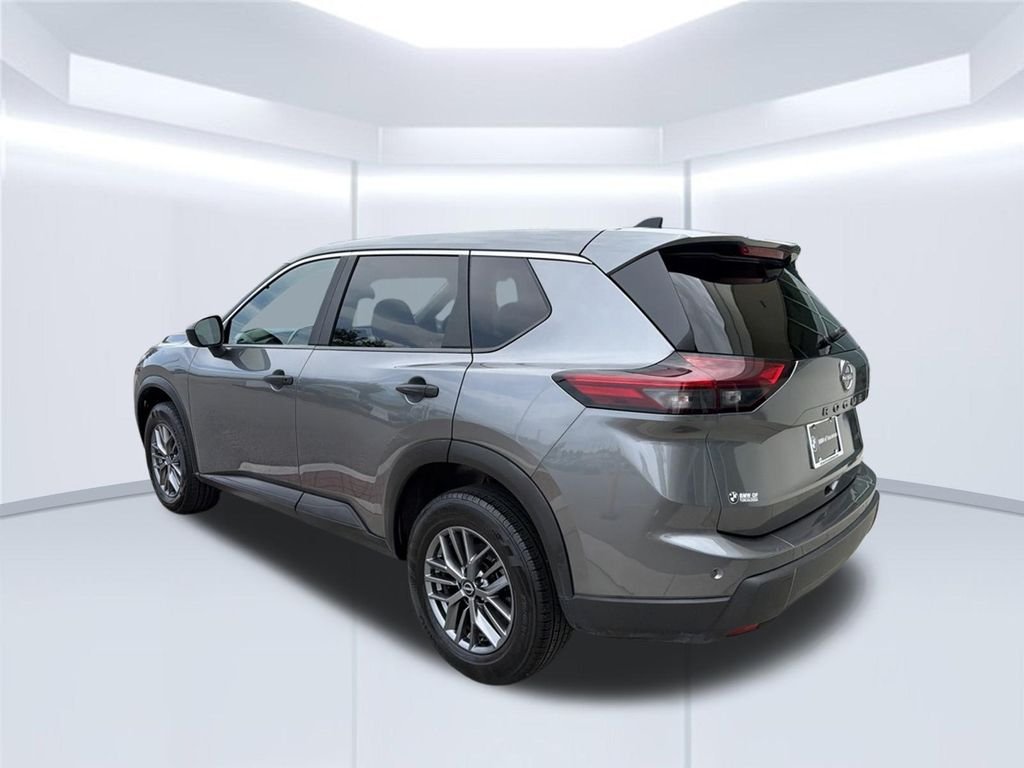 Used 2024 Gray Nissan S image 5