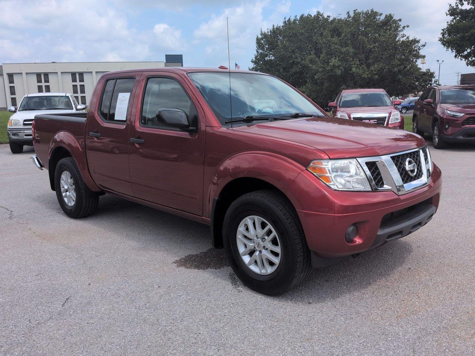 Used 2018 Lava Red Nissan SV V6 image 7