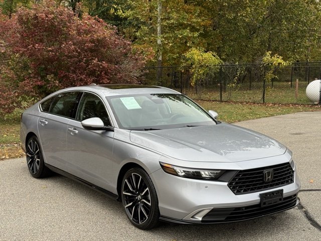 2024 Honda Accord Hybrid Touring photo 3