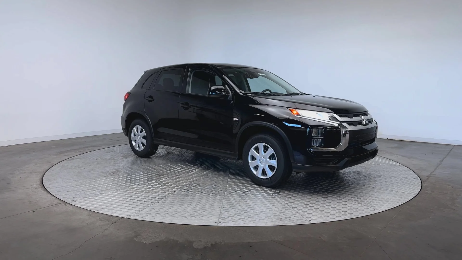 New 2026 Labrador Black Pearl Mitsubishi S image 2
