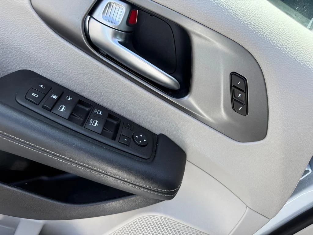 Used 2023 White Chrysler Touring L image 6