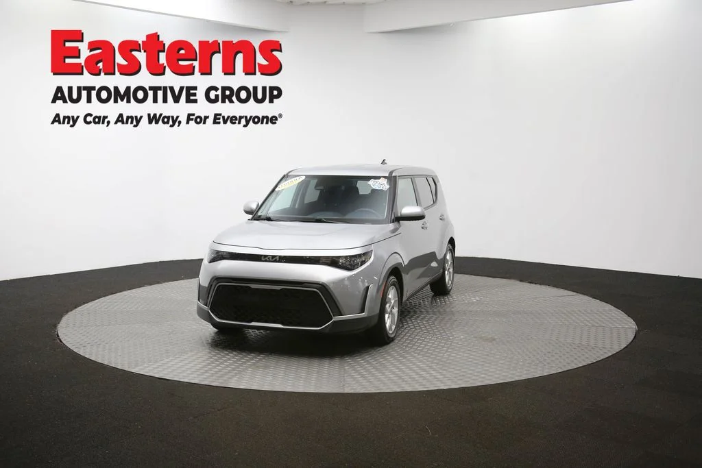 Used 2023  Kia LX image 52