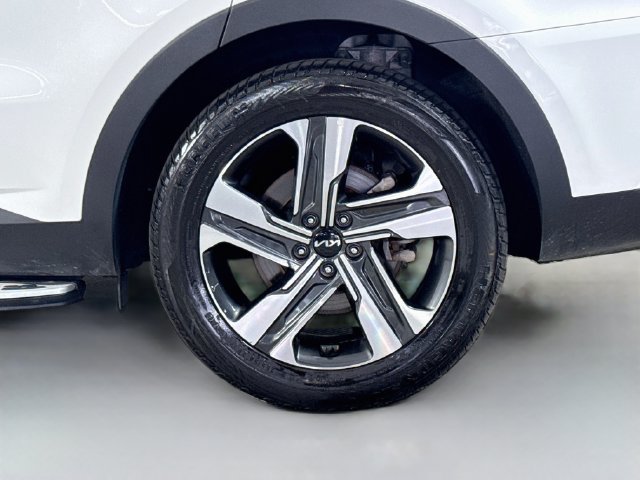Used 2023 Snow White Pearl Kia SX Prestige image 33