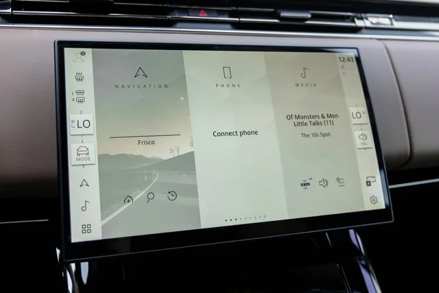 New 2026  Land Rover SE image 40