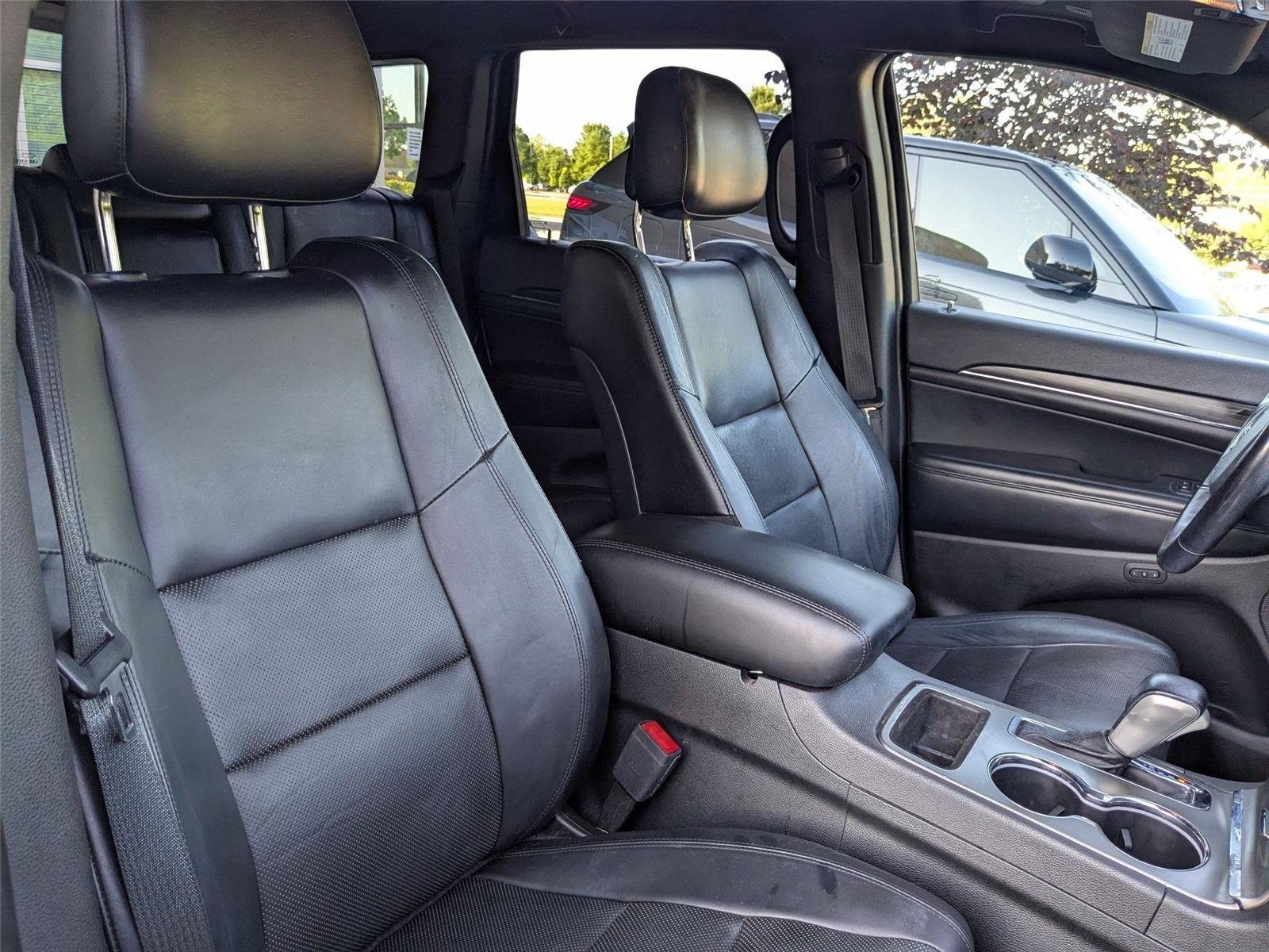 Used 2020 Granite Crystal Metallic Clearcoat Jeep Limited image 32