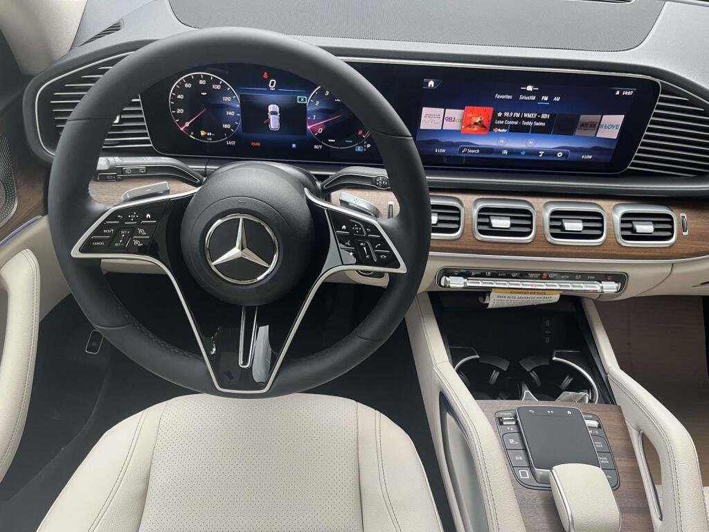 New 2026 Night Black Mercedes-Benz GLA 250 image 2