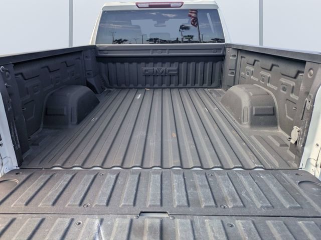 Used 2022 White GMC Elevation image 12