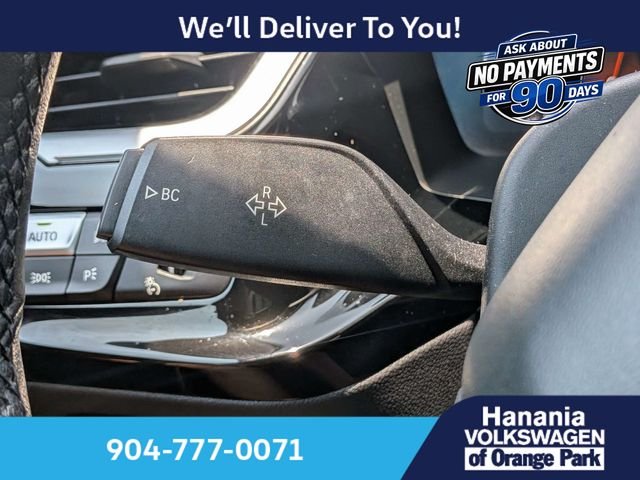 Used 2020 White BMW sDrive30i image 28