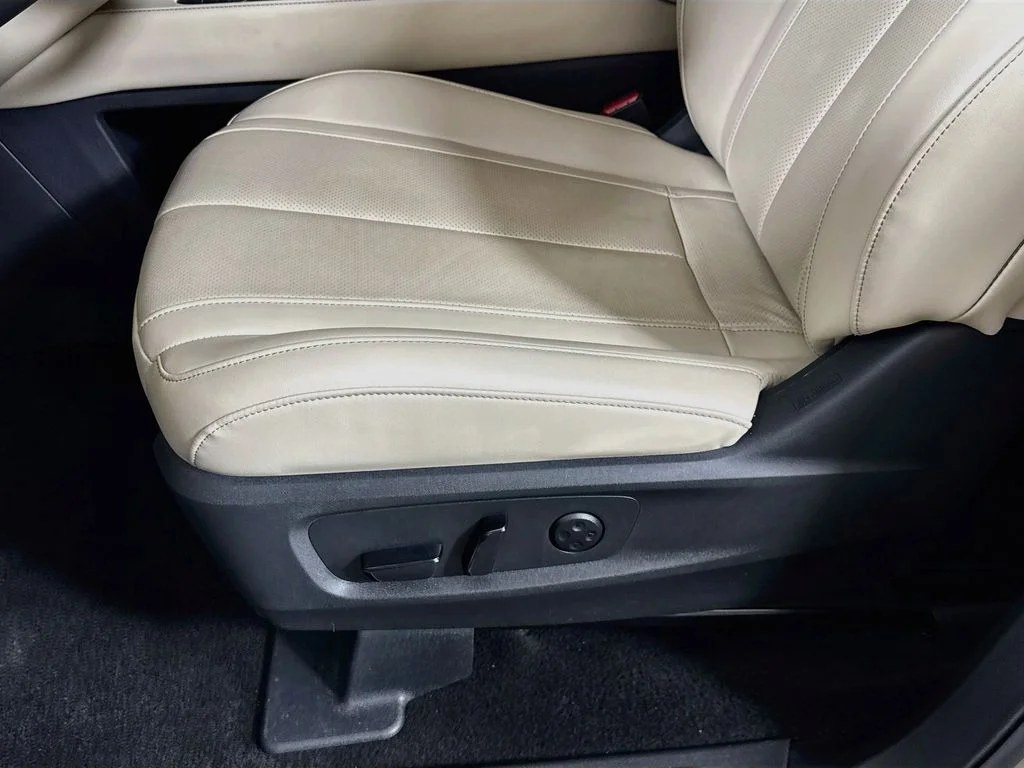 Certified Used 2024 Silver INFINITI LUXE image 26