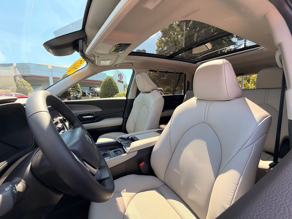 Used 2025 Black Toyota XLE image 23