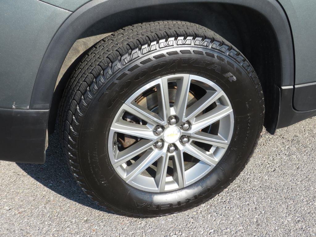 Used 2023 Silver Sage Chevrolet LT image 9