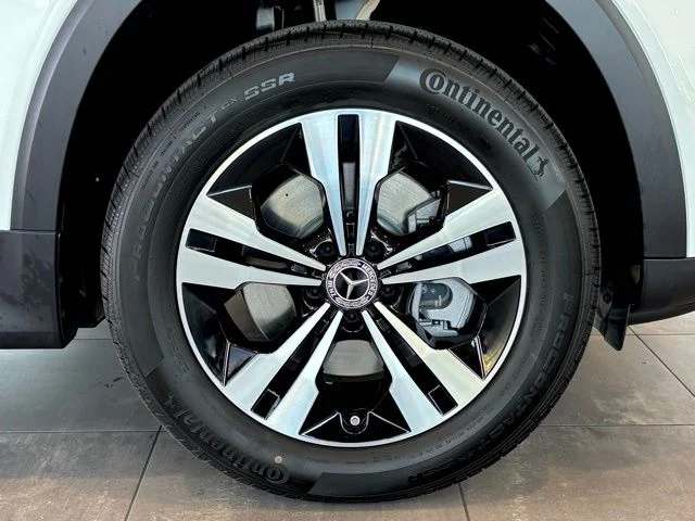 New 2026 White Mercedes-Benz GLB 250 image 30