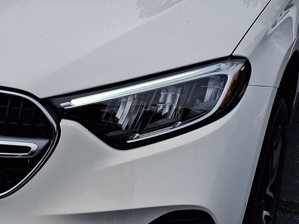 New 2026 Polar White Mercedes-Benz GLC 300 image 9