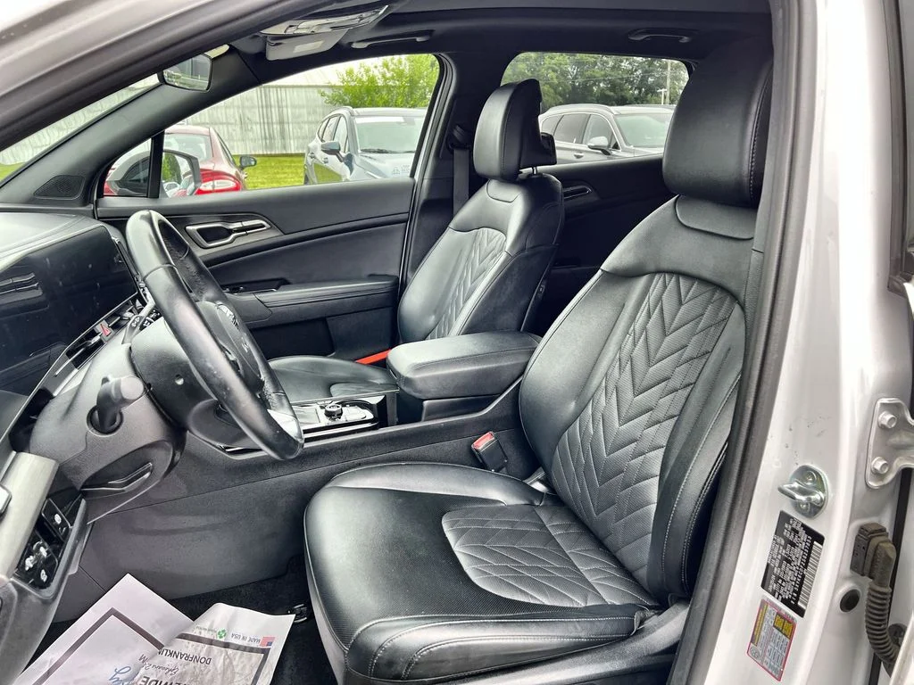 Used 2025 White Kia X-Line image 13