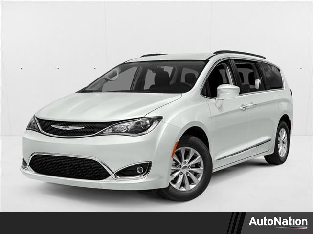 Used 2018 Bright White Clearcoat Chrysler Limited image 1