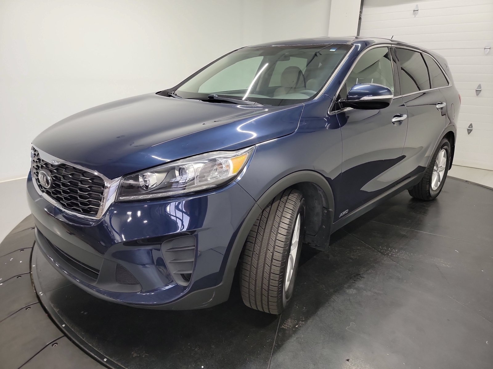 Used 2019 Blaze Blue Kia LX V6 image 3