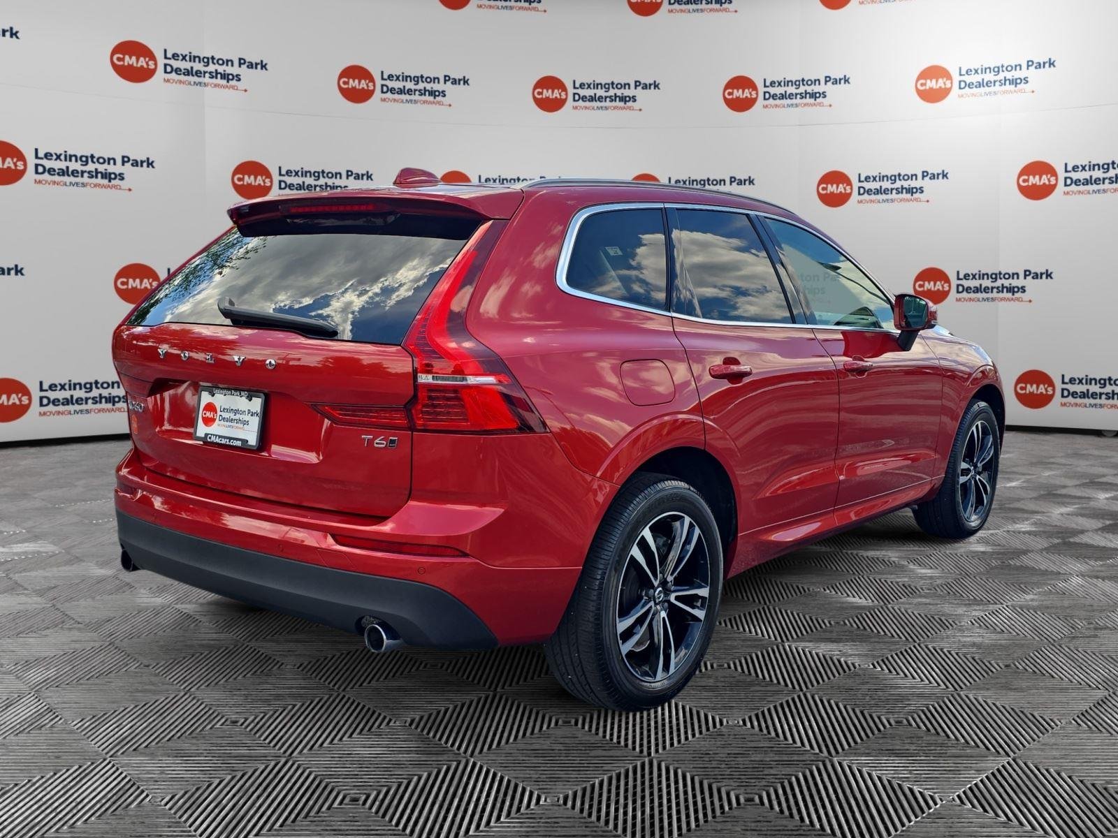 Used 2020 Fusion Red Metallic Volvo Momentum image 7