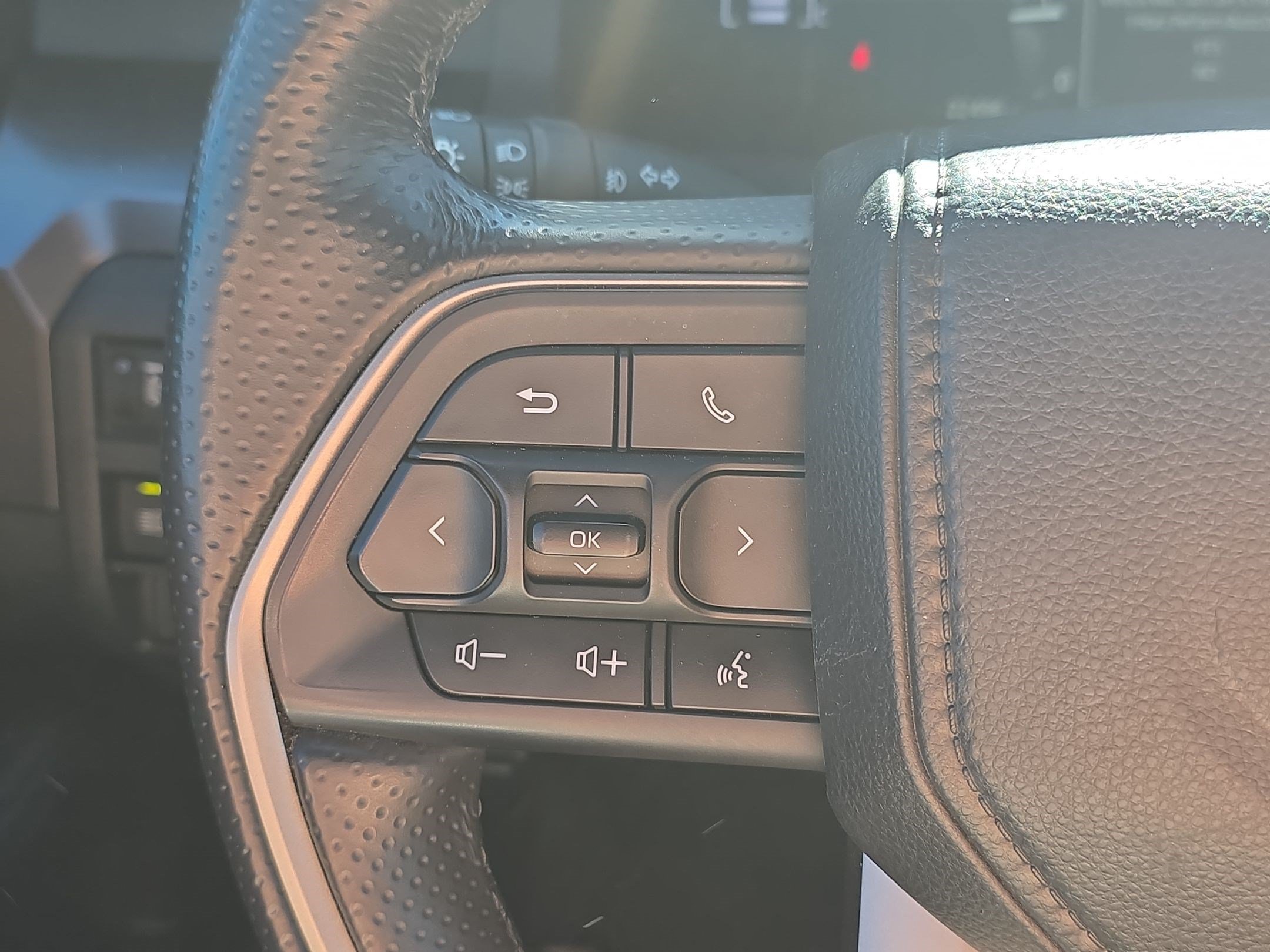 Used 2025 Ice Toyota SR5 image 18
