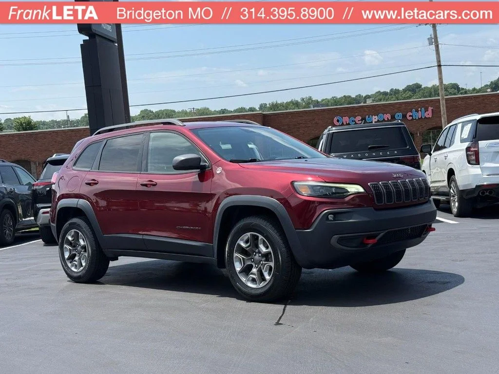 Used 2019 Red Jeep Trailhawk image 1