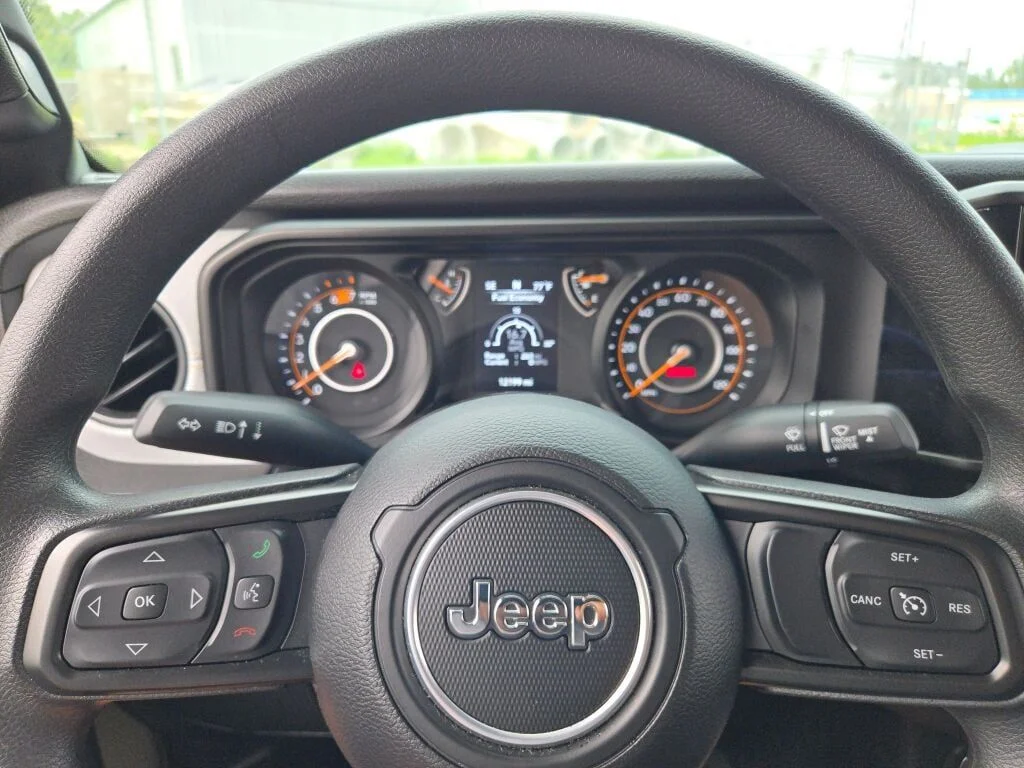 Used 2025 Green Jeep Sport image 24