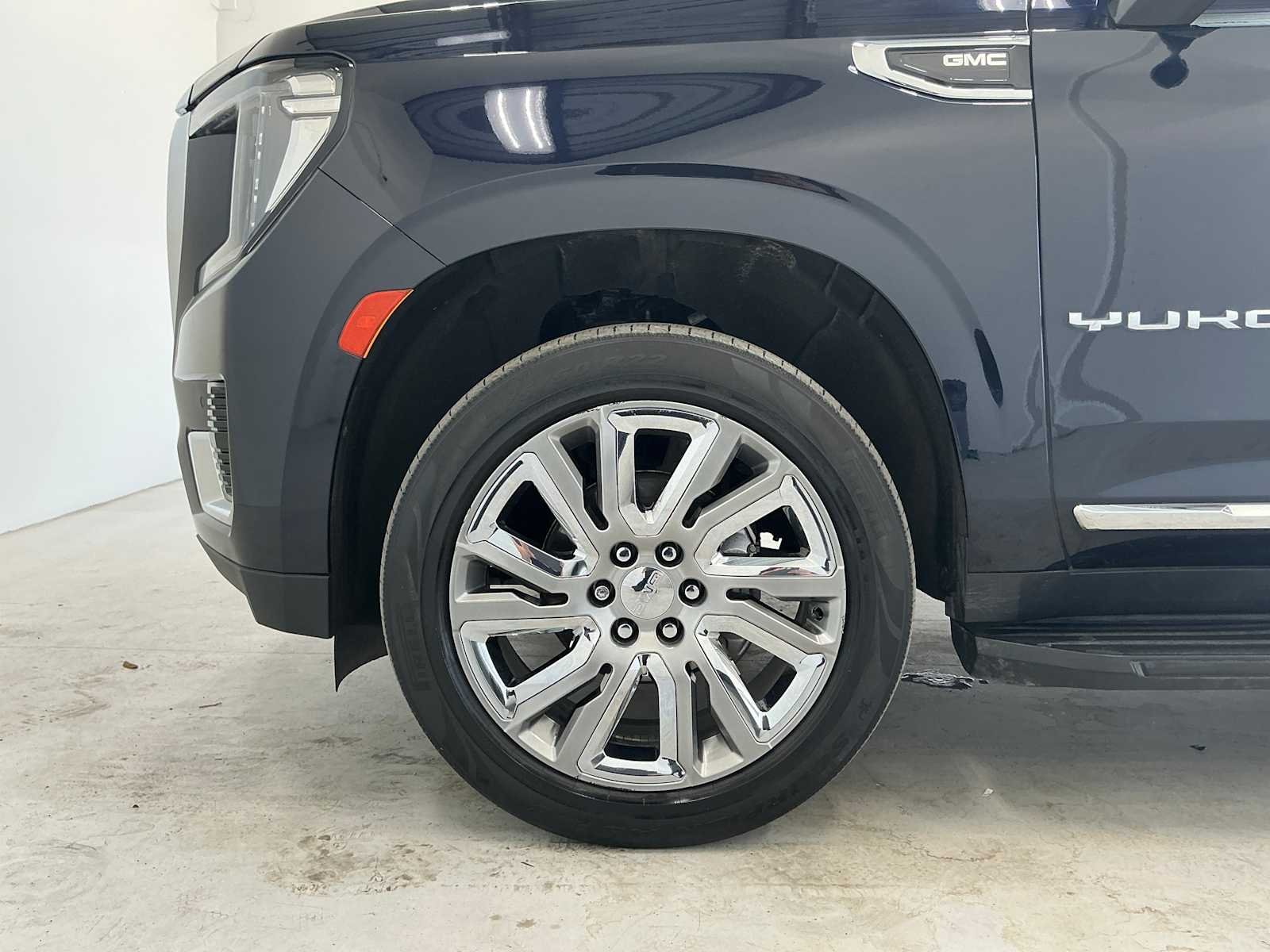 Used 2021 Midnight Blue Metallic GMC SLT image 8