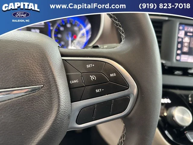 Used 2023 Silver Chrysler LX image 22