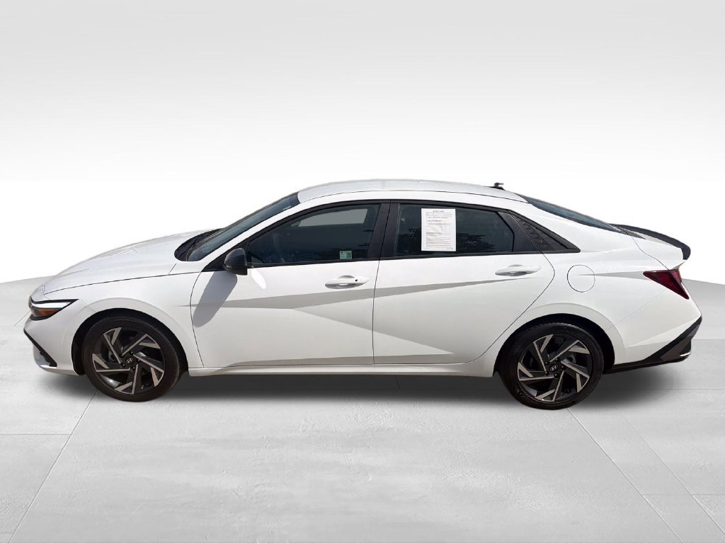 Used 2025 White Hyundai SEL Sport image 2