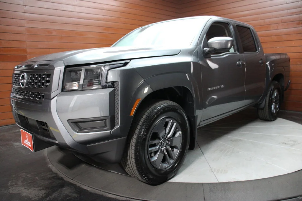 New 2027 Gun Metallic Nissan Crew Cab SV image 4