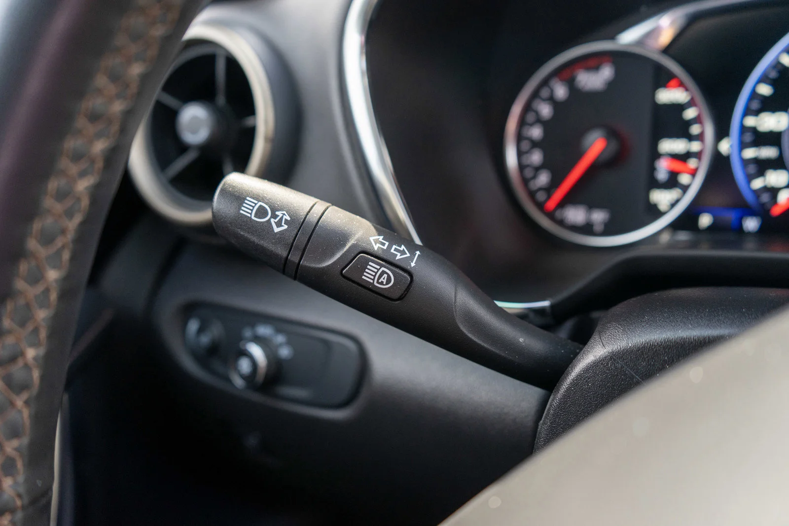 Used 2024 Black Chevrolet Premier image 27