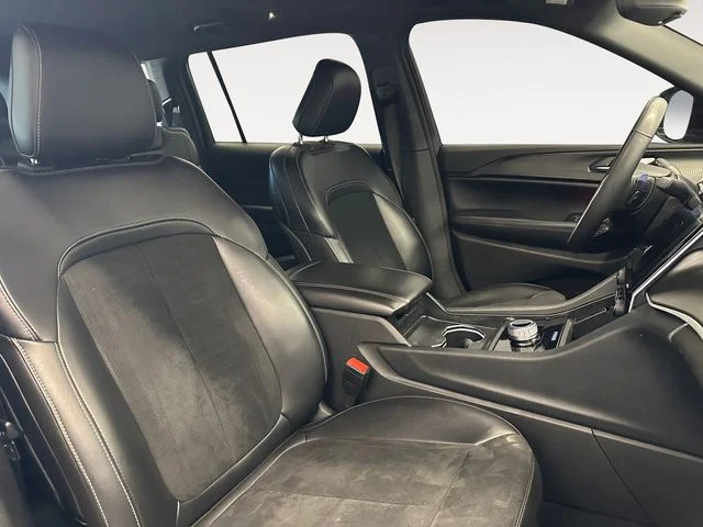 Used 2024 Silver Jeep Altitude image 15