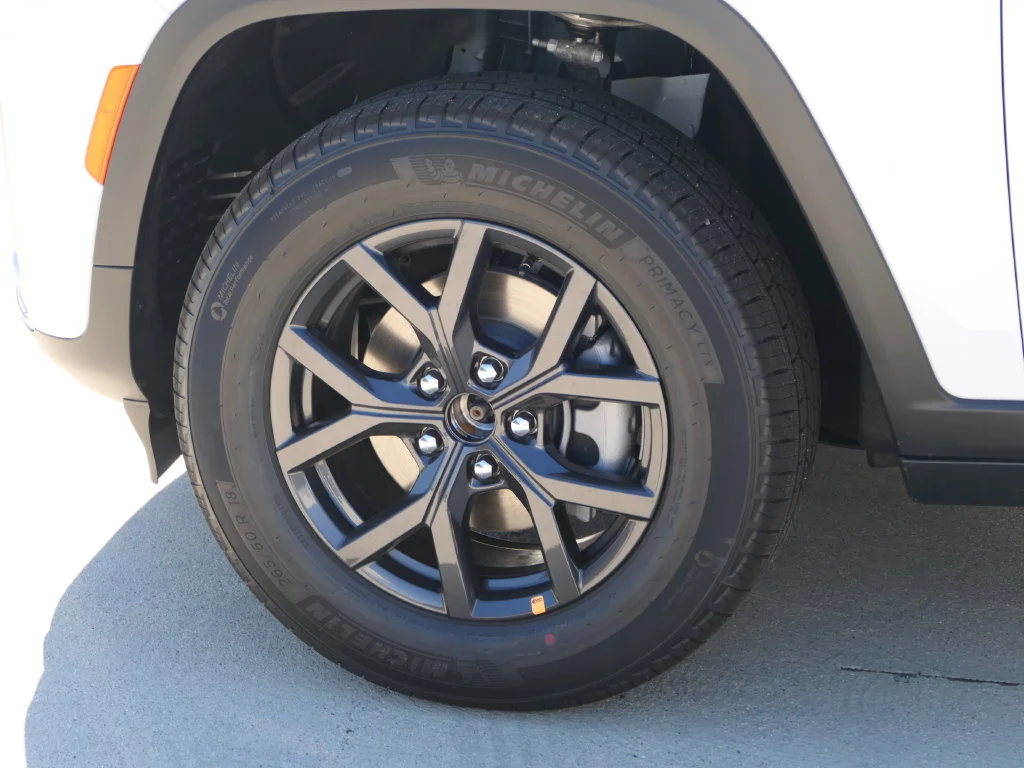New 2027 White Jeep Laredo Altitude image 7