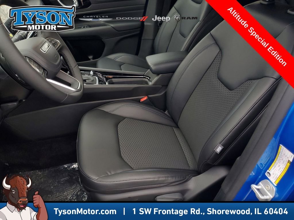 New 2026 Hydro Blue Pearlcoat Jeep Latitude image 17