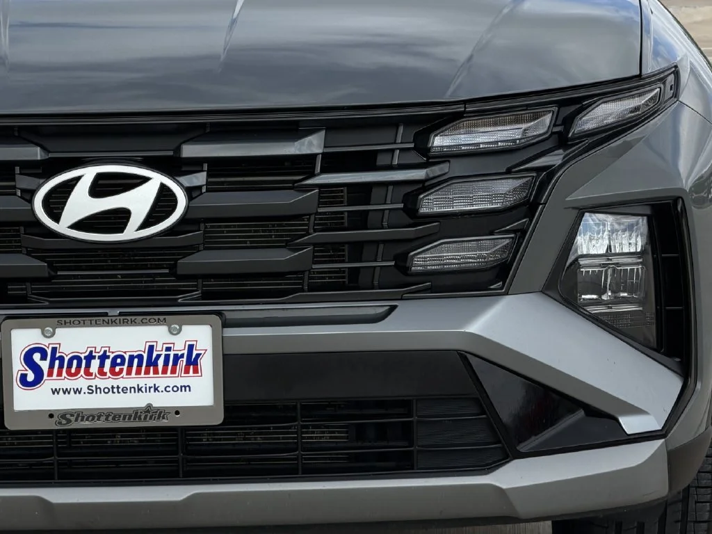 Used 2025 Gray Hyundai SEL Convenience image 8