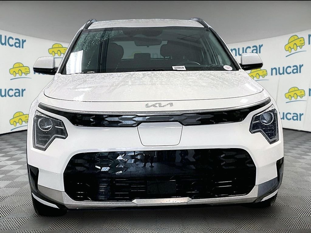 Used 2023 White Kia Wind image 2