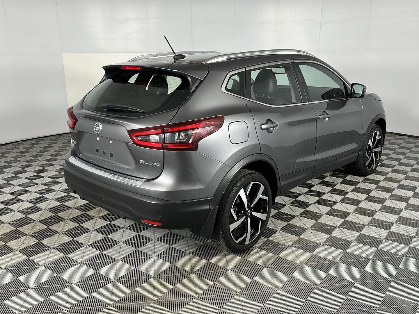 Used 2022 Gun Metallic Nissan SL image 8