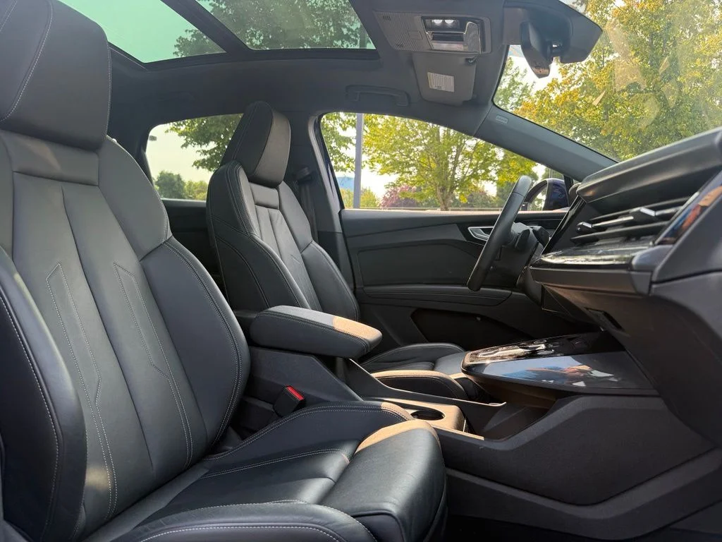 Used 2023 Navarra Blue Metallic Audi Premium image 25